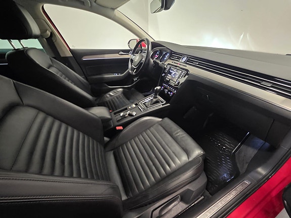 Volkswagen Passat 22 of 25