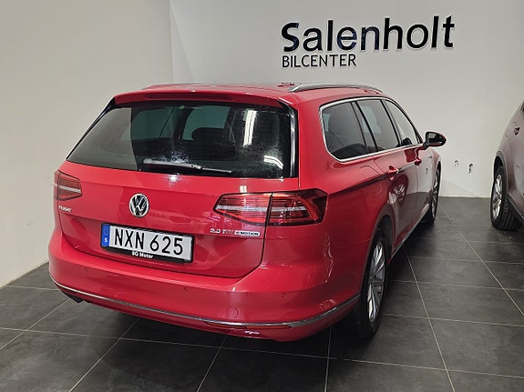 Volkswagen Passat 7 of 25