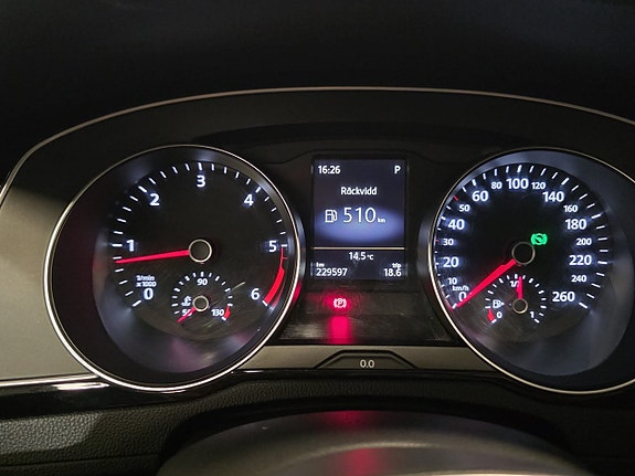 Volkswagen Passat 16 of 25