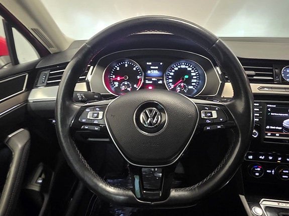 Volkswagen Passat 15 of 25
