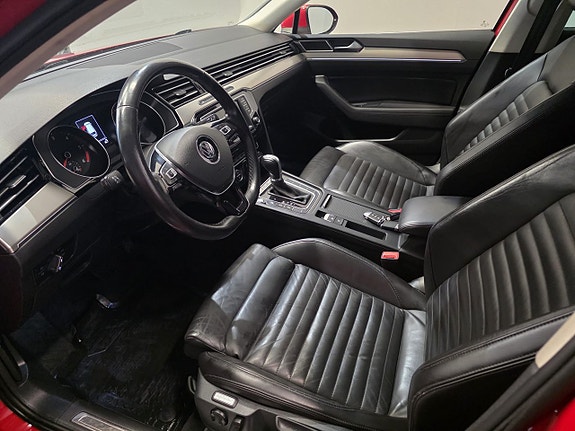 Volkswagen Passat 12 of 25