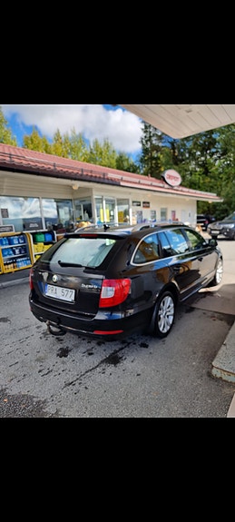 Skoda Superb 2 of 27