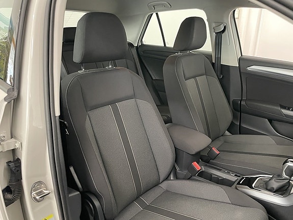 Volkswagen T-Roc 11 of 18