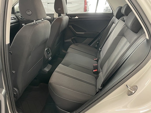 Volkswagen T-Roc 8 of 18