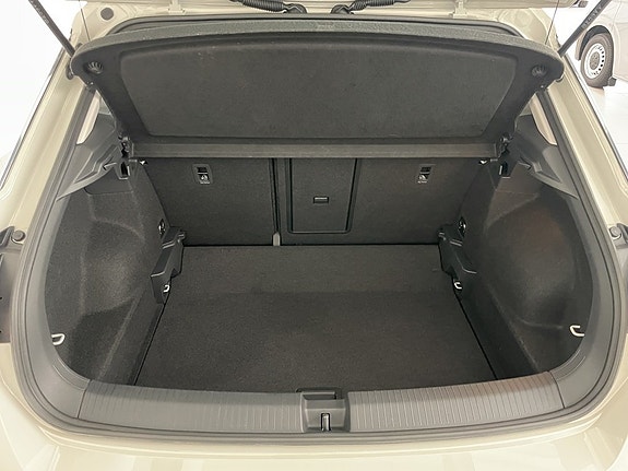 Volkswagen T-Roc 10 of 18