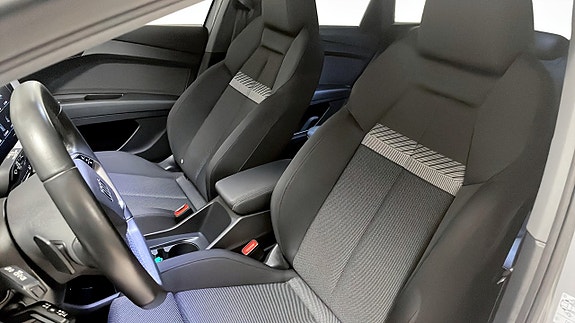 Audi Q4 e-tron 8 of 12