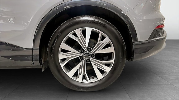 Audi Q4 e-tron 6 of 12