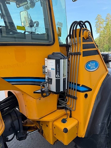 Wille 855C C44CR lastmaskin redskapsbärare 9 of 24