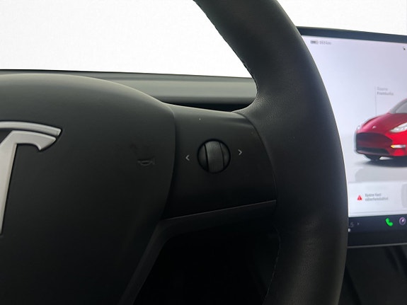 Tesla Model Y 18 of 30