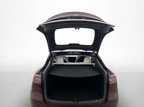 Tesla Model Y 11 of 30