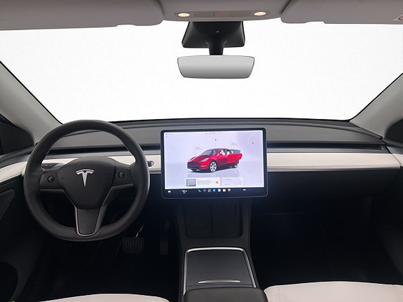 Tesla Model Y 15 of 30