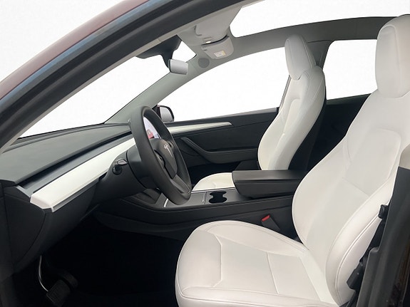 Tesla Model Y 13 of 30