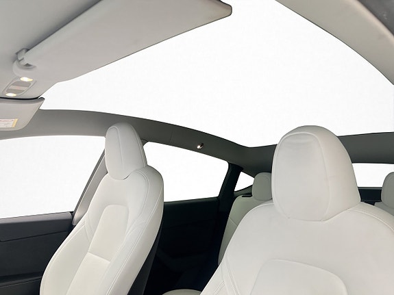 Tesla Model Y 14 of 30