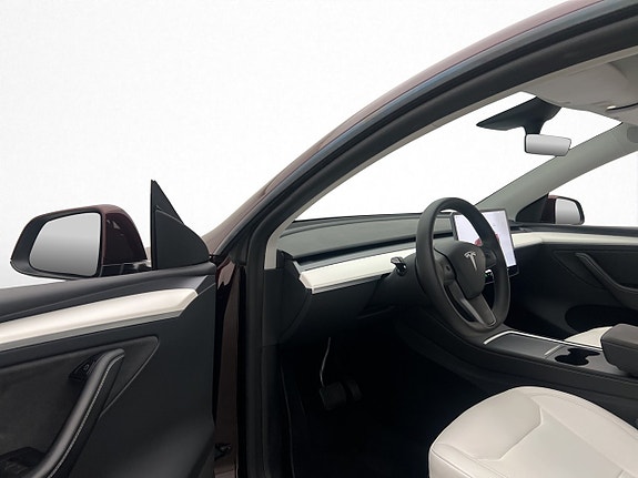 Tesla Model Y 12 of 30