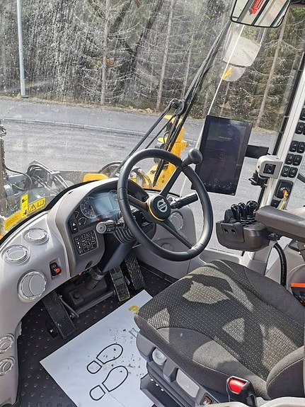 Volvo L 70 H2 6 of 13