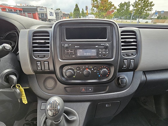 Renault Trafic 12 of 15