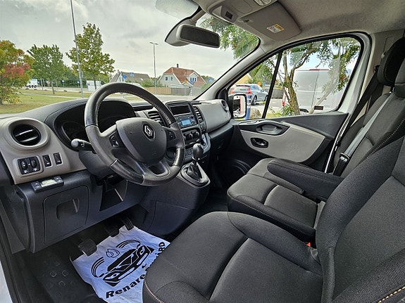 Renault Trafic 9 of 15