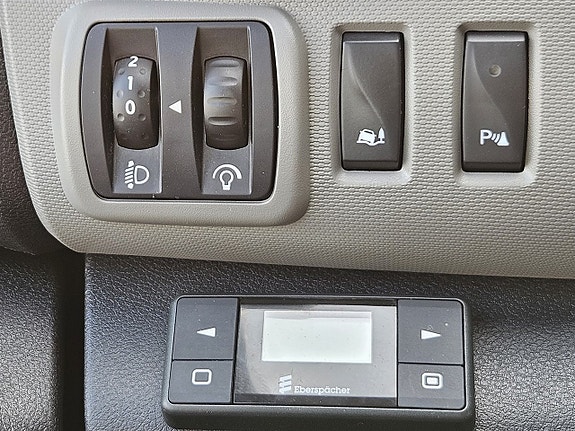 Renault Trafic 15 of 15