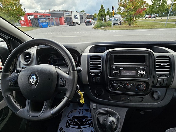 Renault Trafic 11 of 15