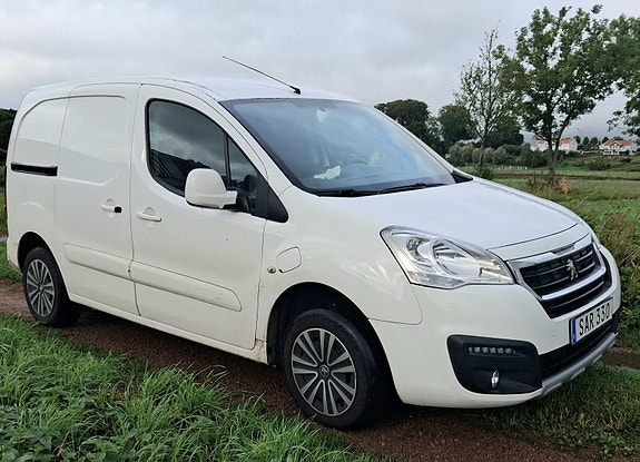 Peugeot Partner Electric 2 of 7