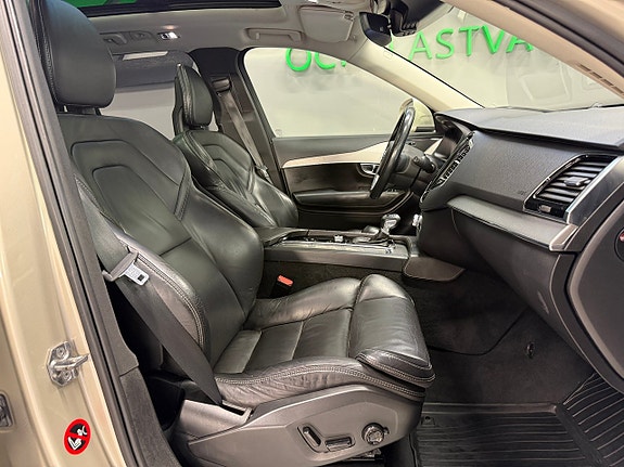 Volvo XC90 12 of 27