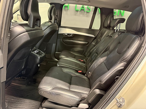 Volvo XC90 13 of 27