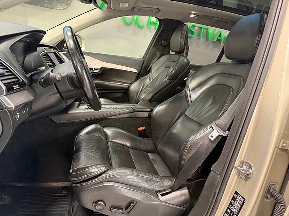 Volvo XC90 11 of 27