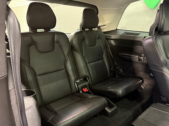 Volvo XC90 16 of 27