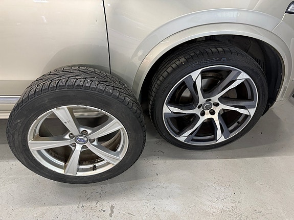 Volvo XC90 10 of 27