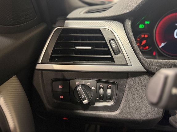 BMW 320i 22 of 30