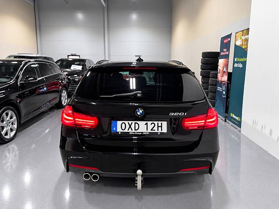 BMW 320i 7 of 30