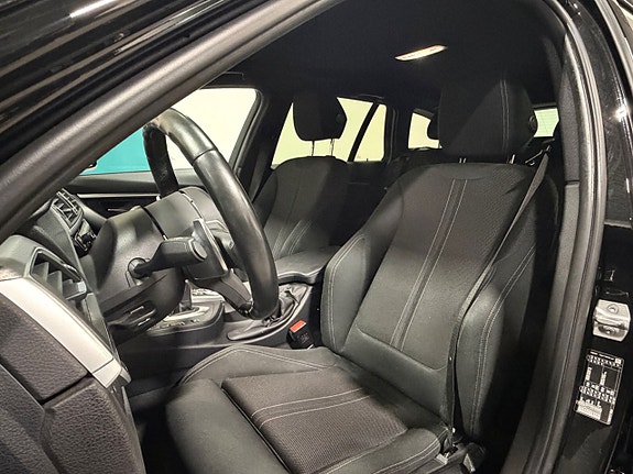 BMW 320i 20 of 30