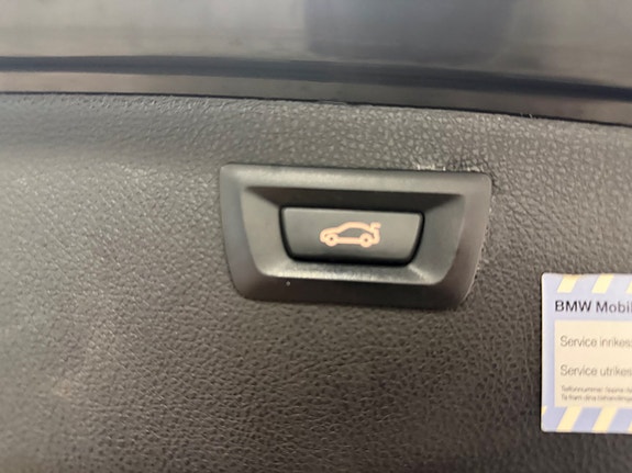 BMW 320i 18 of 30