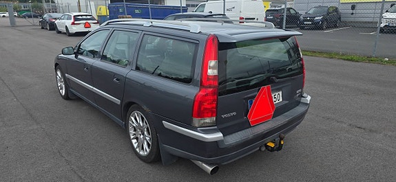 Volvo V70 4 of 5