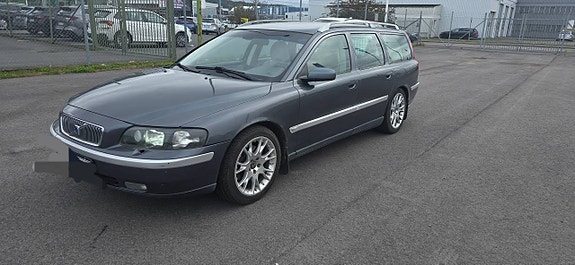 Volvo V70 2 of 5