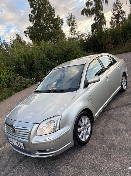 Toyota Avensis 4 of 8