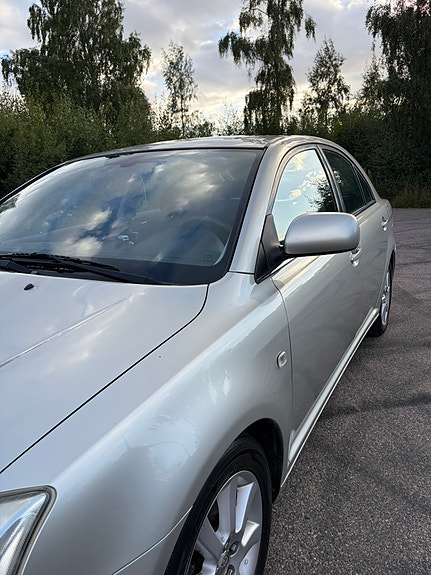 Toyota Avensis 5 of 8