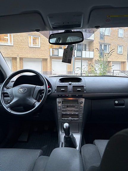 Toyota Avensis 3 of 8