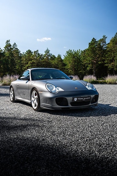 Porsche 911 Carrera 4S 3 of 20