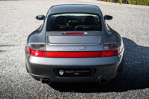 Porsche 911 Carrera 4S 18 of 20