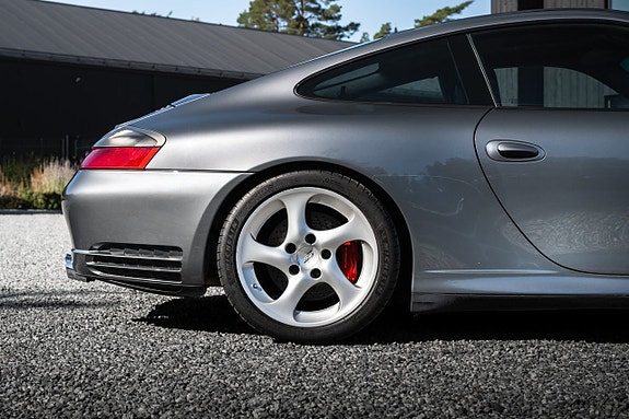 Porsche 911 Carrera 4S 6 of 20