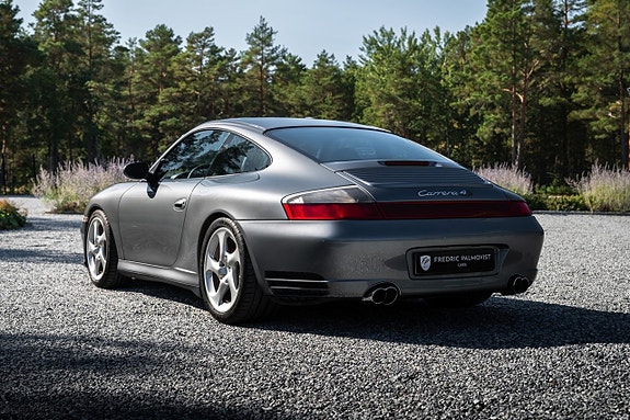 Porsche 911 Carrera 4S 16 of 20