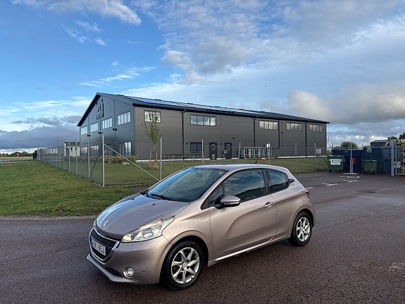 Peugeot 208 4 of 8