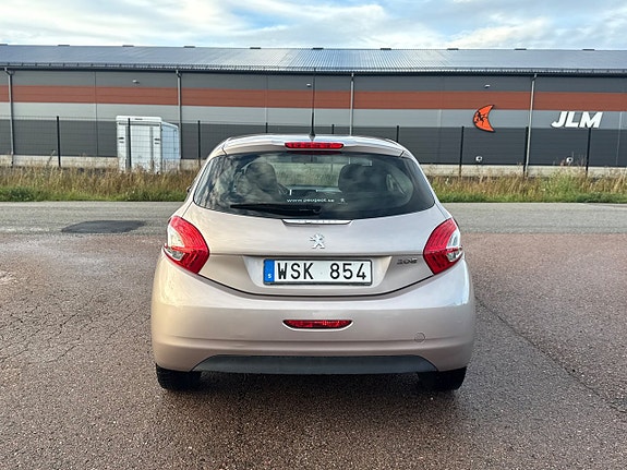 Peugeot 208 5 of 8