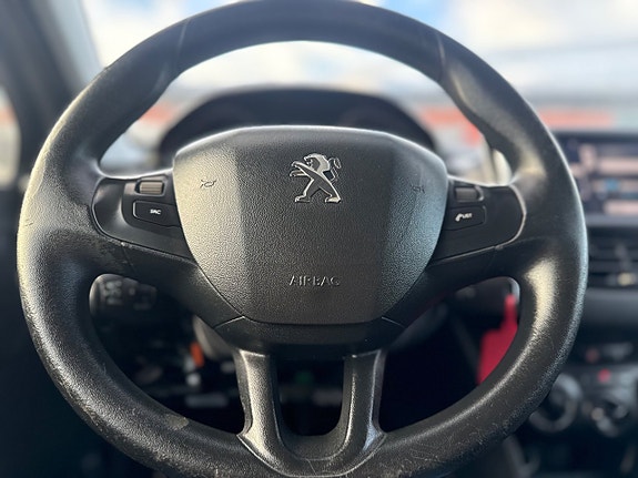 Peugeot 208 6 of 8