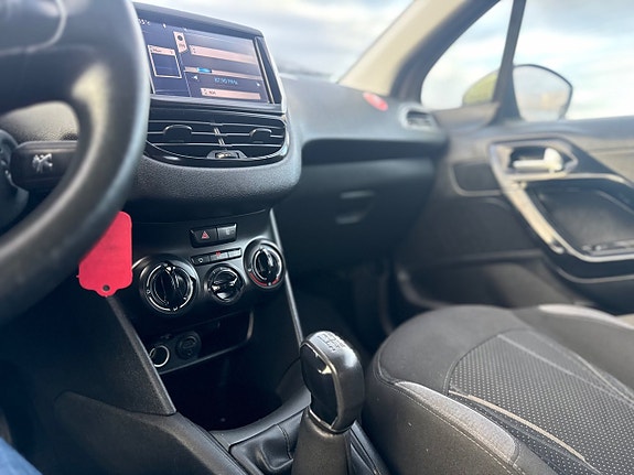 Peugeot 208 7 of 8