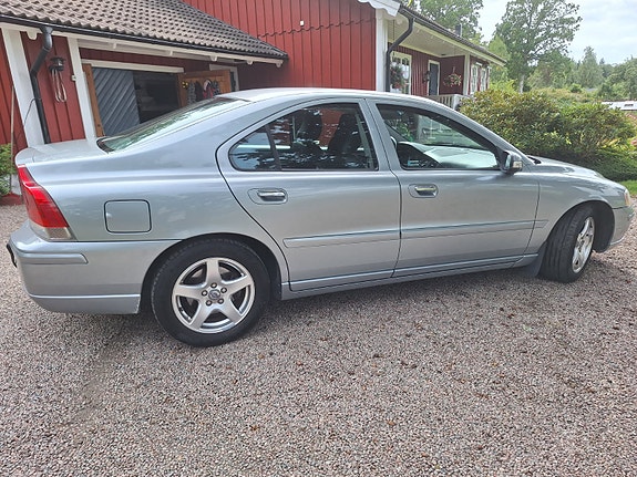 Volvo S60 4 of 5