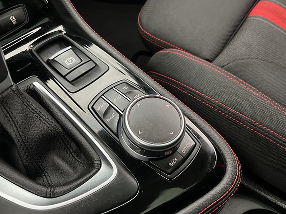 BMW 225xe 26 of 30
