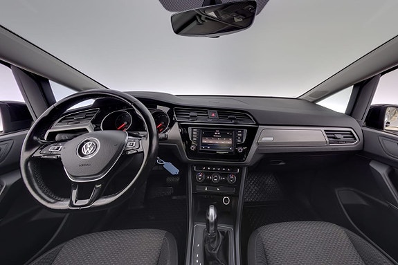 Volkswagen Touran 7 of 18