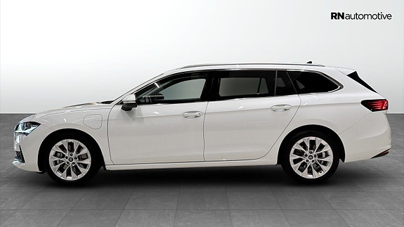 Skoda Superb 2 of 24